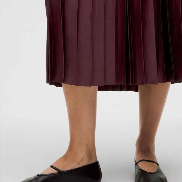 Lululemon Satin Pleated Midi Skirt in Garnet - Picture 5 of 8